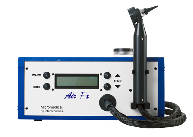 L'appareil se compose d'un irrigateur noir, de forme similaire à celle d'un otoscope. L'irrigateur est connecté à l'unité principale, qui est de forme rectangulaire. Le bord de l'unité principale est bleu, tandis que le panneau avant est gris. À côté d'un petit écran numérique, il y a des boutons pour choisir entre chaud ou froid, et pour augmenter ou diminuer le temps.